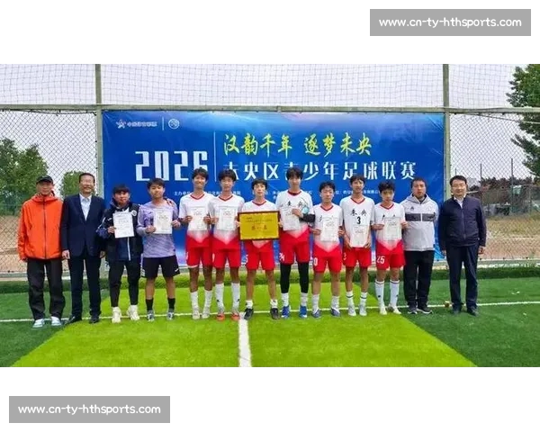 西航二校 U13 女足勇夺区赛冠军！技术与意志铸就青春荣耀